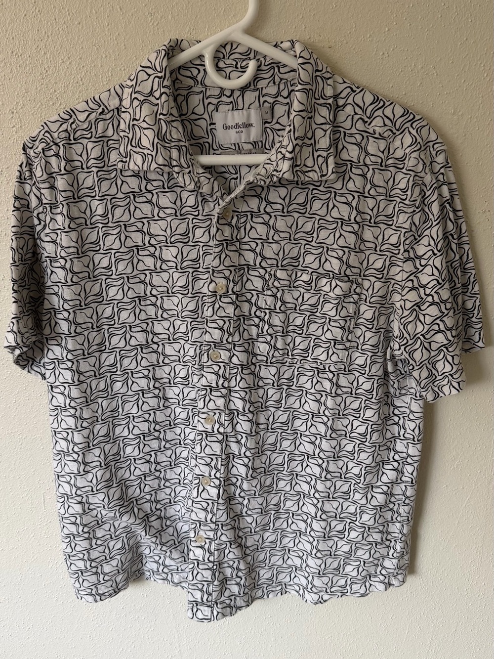 Goodfellow & Co White Short-Sleeve Button-Up Shirt with Black Geometric Print